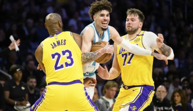 詹姆斯解释东契奇低迷表现：刚复出+对战术不熟悉