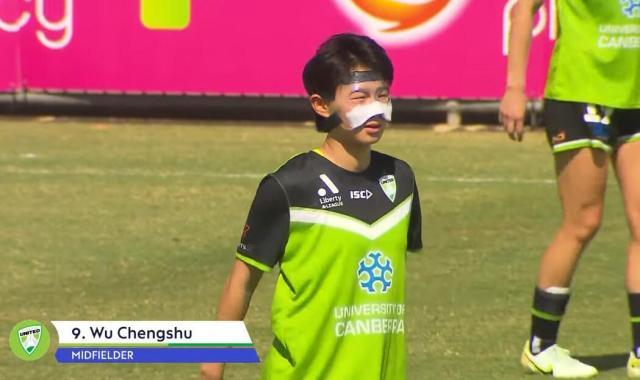 皇冠体育线上-面部骨折后重返赛场 吴澄舒靠“脸”收获澳超首球